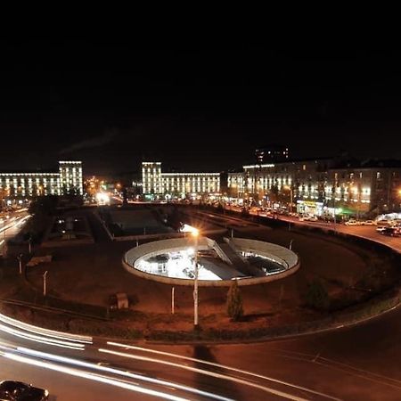 Квартира Около Станции Метро С Балконами Erivan Exterior foto