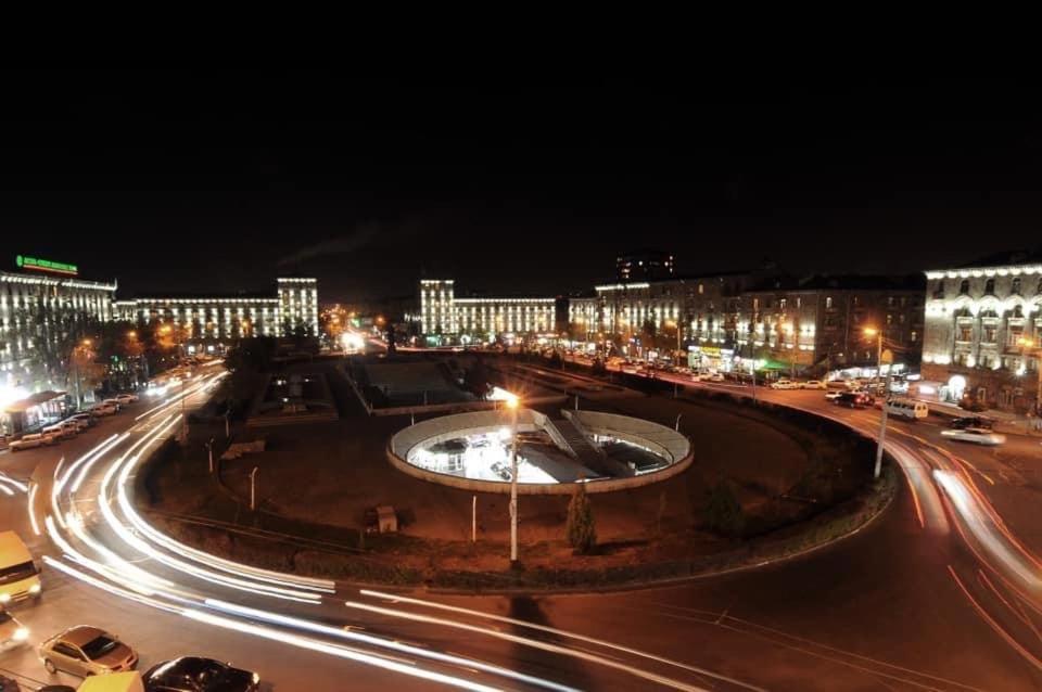 Квартира Около Станции Метро С Балконами Erivan Exterior foto